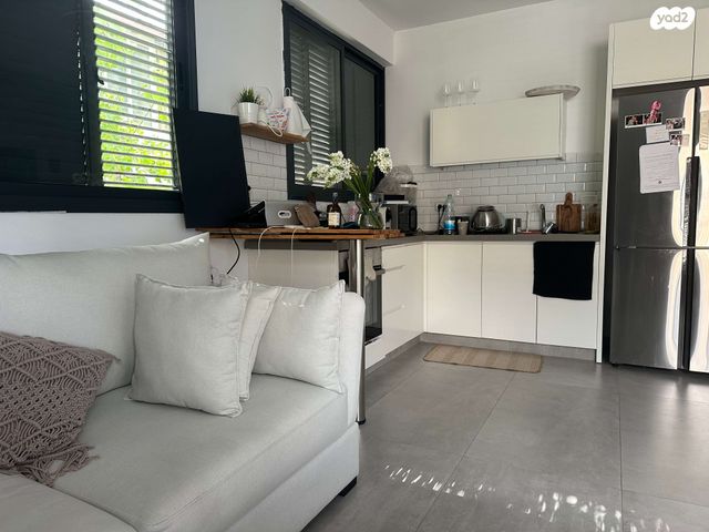 דירה, חנה סנש 1, גבעת הרמבם, גבעתיים