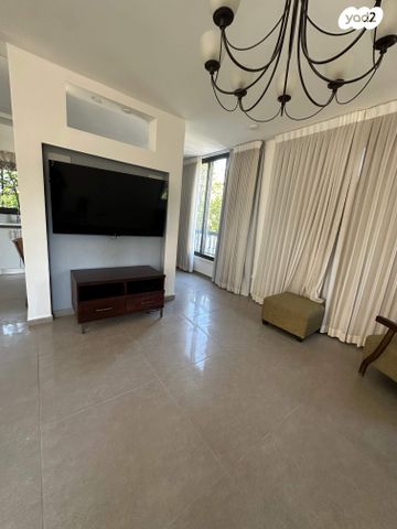 דירה, בנימין מטודלה 25, שיכון דן, נווה דן, תל אביב יפו