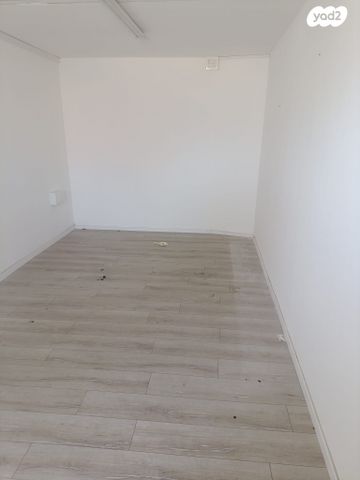 חנויות/ שטח מסחרי, חרושת 19, אזור תעשיה קרית ביאליק, אזור תעשיה צור שלום, קרית ביאליק