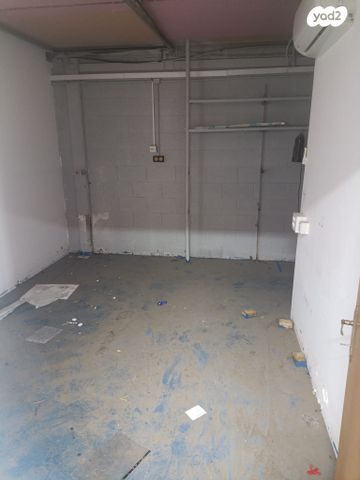 חנויות/ שטח מסחרי, חרושת 19, אזור תעשיה קרית ביאליק, אזור תעשיה צור שלום, קרית ביאליק