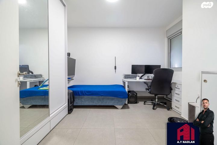 דירה, דודו דותן, הרקפות, ראשון לציון