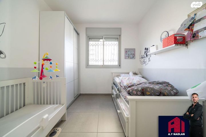 דירה, דודו דותן, הרקפות, ראשון לציון