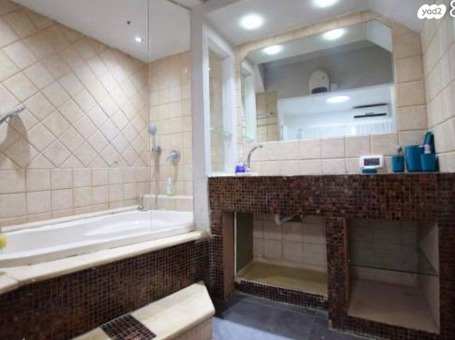 דו משפחתי, מגדל