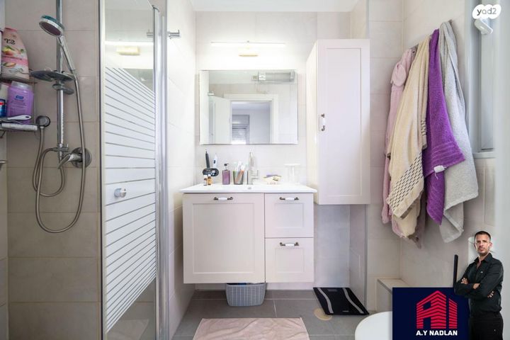 דירה, דודו דותן, הרקפות, ראשון לציון