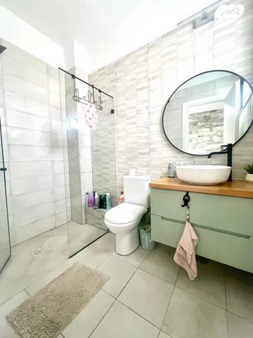 דירה, יעקב תמרי, חצרות המושבה, רחובות