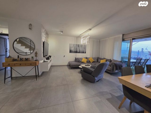 דו משפחתי, נשר, גבעת מכוש, כרמיאל