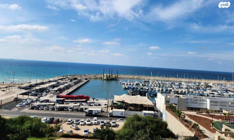 מרינה, פארק לאומי וחופים