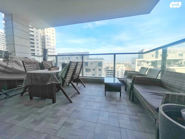 דירה, יעקב תמרי, חצרות המושבה, רחובות