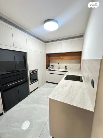 דירת גן, מודיעין מכבים רעות