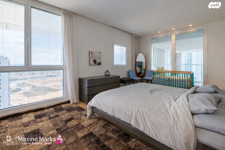 דופלקס, אהוד מנור, עיר ימים, נתניה