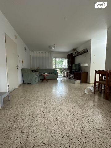 דירה, חזקיה המלך 38, רובע י"ג, אשדוד