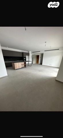 דירה, בנימין ד'ישראלי, אחוזה, חיפה