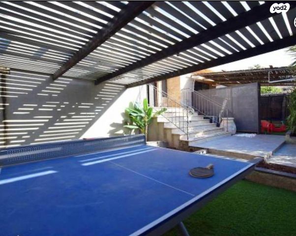 דו משפחתי, מגדל