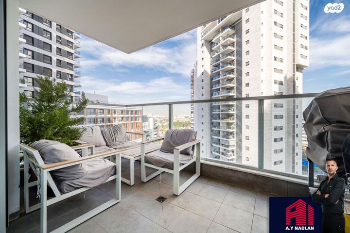 דירה, דודו דותן, הרקפות, ראשון לציון