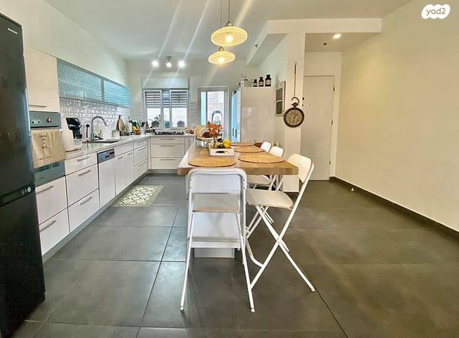 גג/ פנטהאוז, זאב וינהויז 1, ליבת העיר, יהוד מונוסון