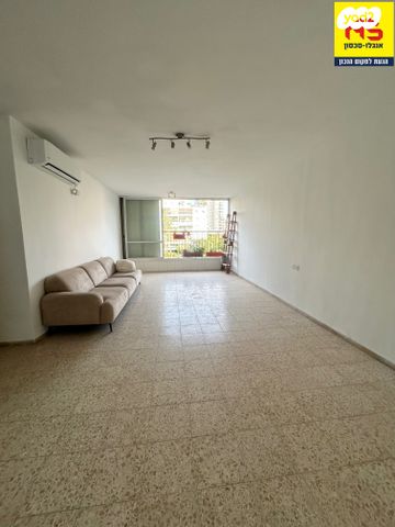 דירה, סמטת הדרור, הוד השרון