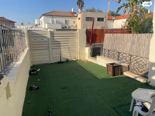 קדושי לוצק 12