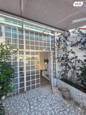 טריפלקס, שלוש, נווה צדק, תל אביב יפו