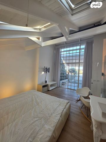 טריפלקס, שלוש, נווה צדק, תל אביב יפו