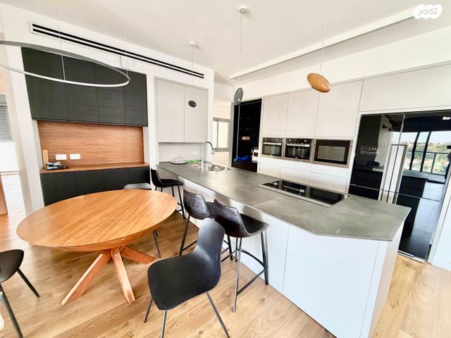 גג/ פנטהאוז, הרצליה הצעירה, הרצליה