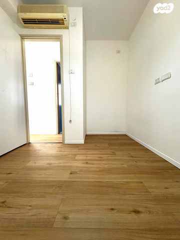 דירה, הנאמנים 12, שער פלמר, תחנת רכבת השמונה, חיפה