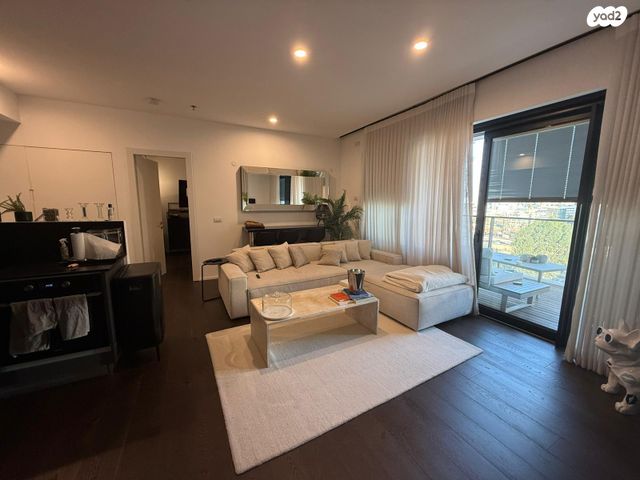 ניסים אלוני 