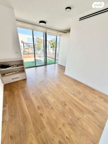 גג/ פנטהאוז, הרצליה הצעירה, הרצליה