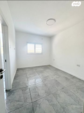 יחידת דיור, אשר לוין, רמב"ם, ראשון לציון