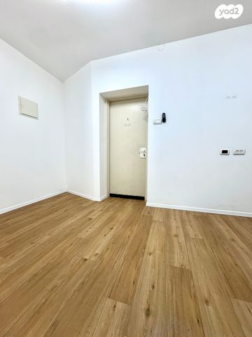 דירה, הנאמנים 12, שער פלמר, תחנת רכבת השמונה, חיפה