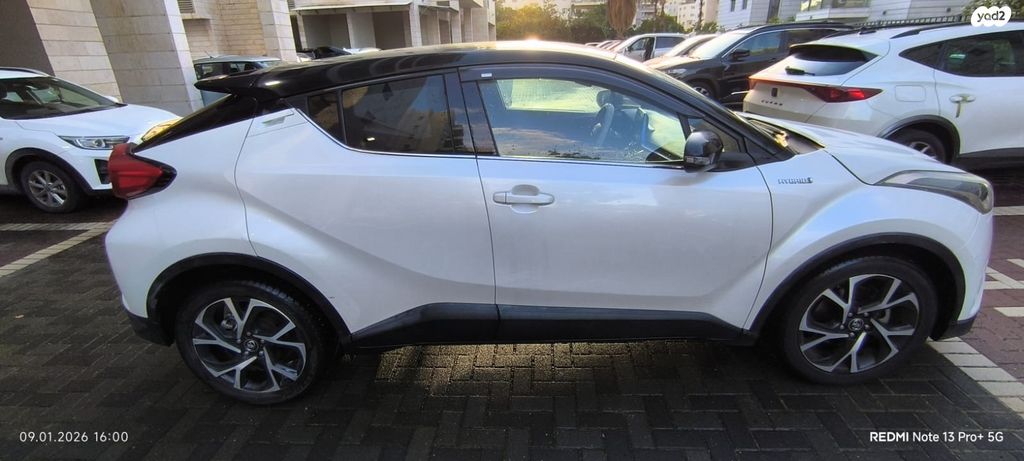 מודעת רכב טויוטה C-HR