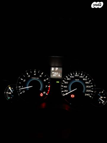 סובארו B4/לגאסי