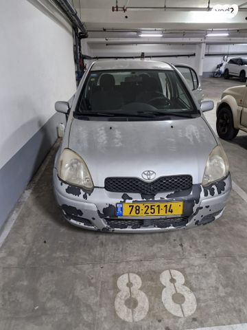 טויוטה יאריס