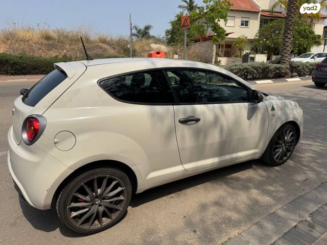 מודעת רכב אלפא רומיאו מיטו