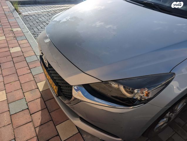 מודעת רכב מאזדה 2