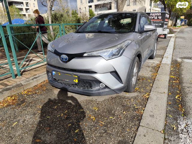 מודעת רכב טויוטה C-HR