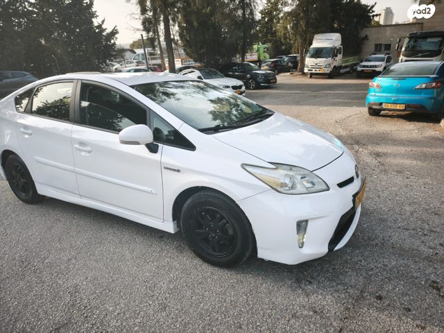 טויוטה פריוס