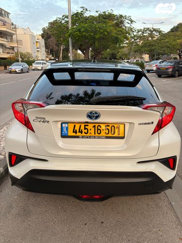 מודעת רכב טויוטה C-HR