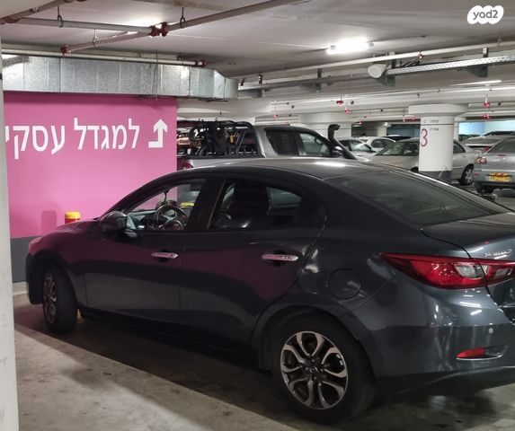 מודעת רכב מאזדה 2