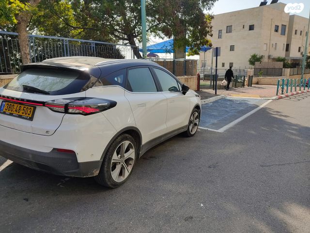 מודעת רכב ג׳ילי Geometry C