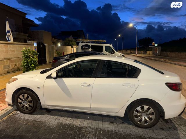 מודעת רכב מאזדה 3