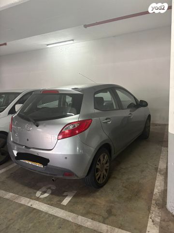 מודעת רכב מאזדה 2