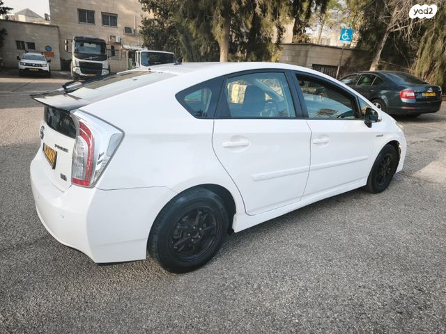 טויוטה פריוס