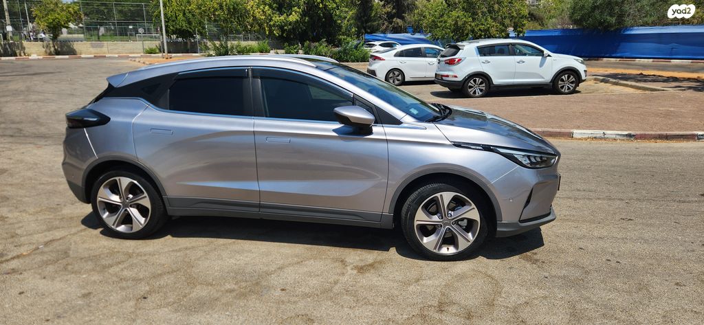 מודעת רכב ג׳ילי Geometry C