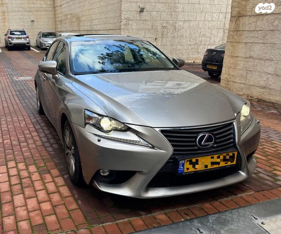 מודעת רכב לקסוס IS