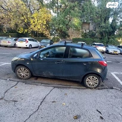 מודעת רכב מאזדה 2