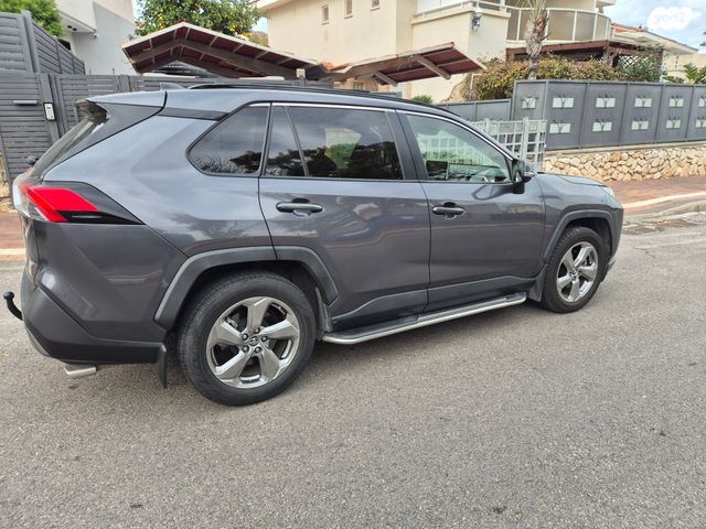 מודעת רכב טויוטה RAV4
