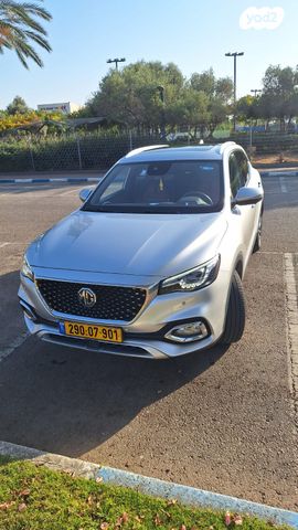 מודעת רכב אם ג'י EHS PHEV