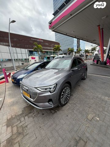 מודעת רכב אאודי E-tron