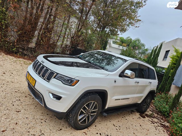 מודעת רכב ג'יפ גרנד צ'ירוקי