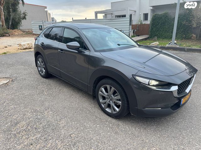 מודעת רכב מאזדה CX-30